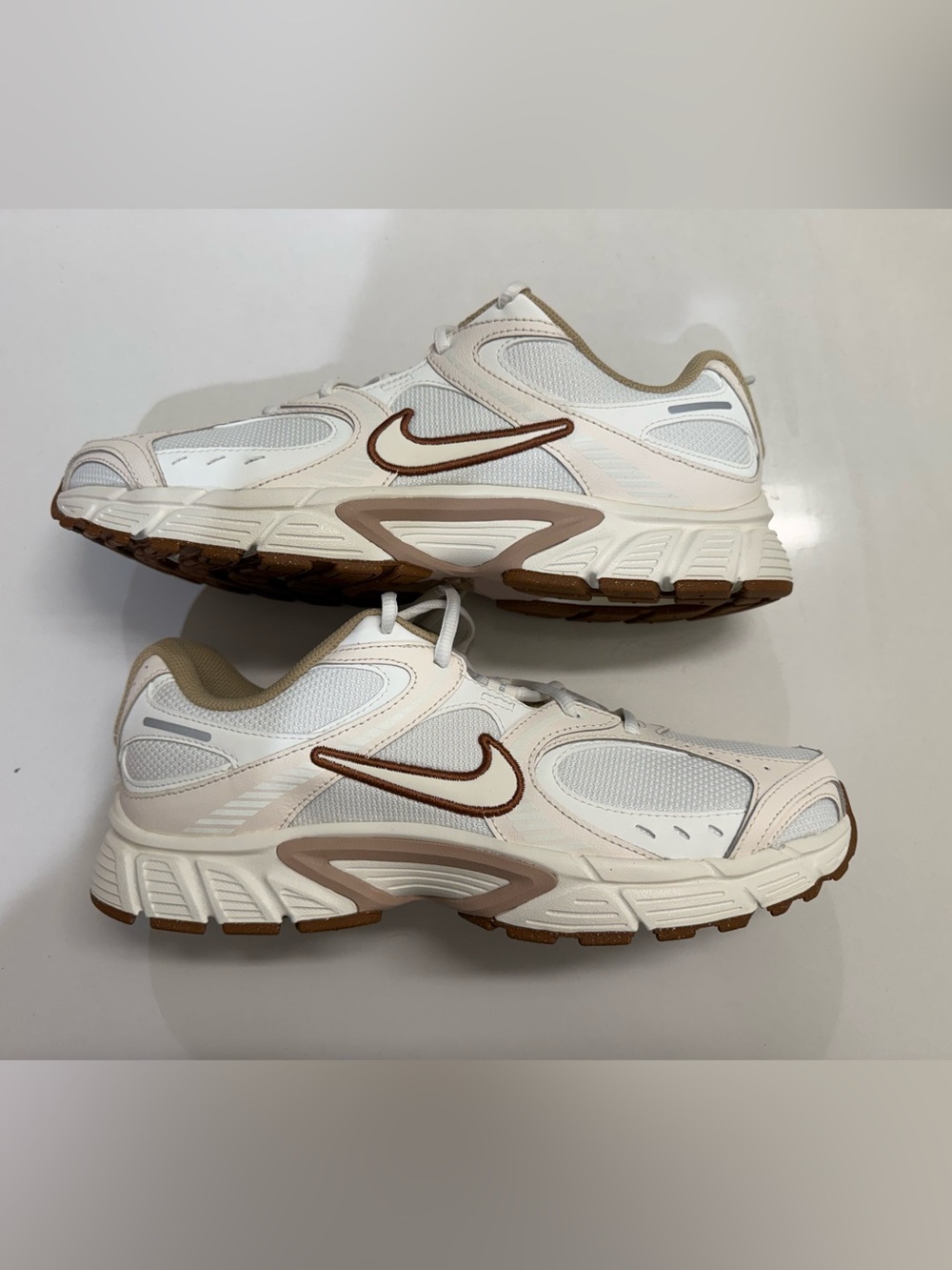 Nike White & Brown Lace-Up Running Shoes